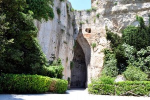 La grotta 'Orecchio di Dioniso'