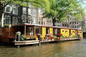 Houseboat-Amsterdam-Foto-di-Stephen-Curtin