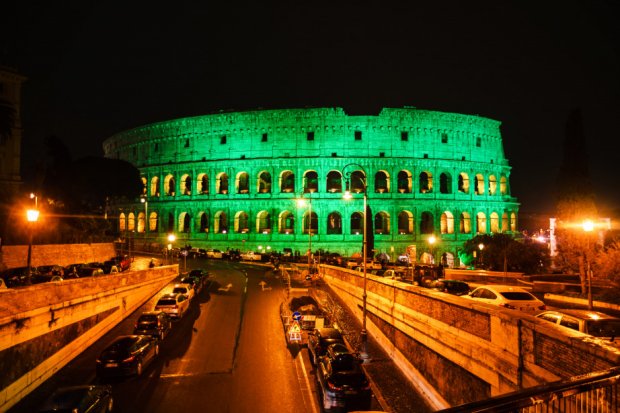 Colosseo illuminato di verde per Global Greening