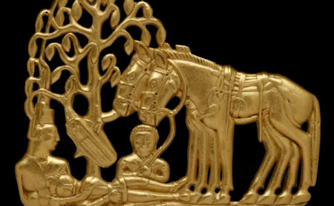 Oggetto degli Sciti (Scythians with horses under a tree. Gold belt plaque. Siberia, 4th–3rd century BC.)