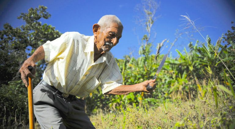 Anziano a Nicoya, tra le Zone Blu del mondo