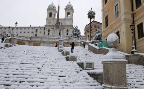 Neve a Roma, scuole chiuse anche martedì
