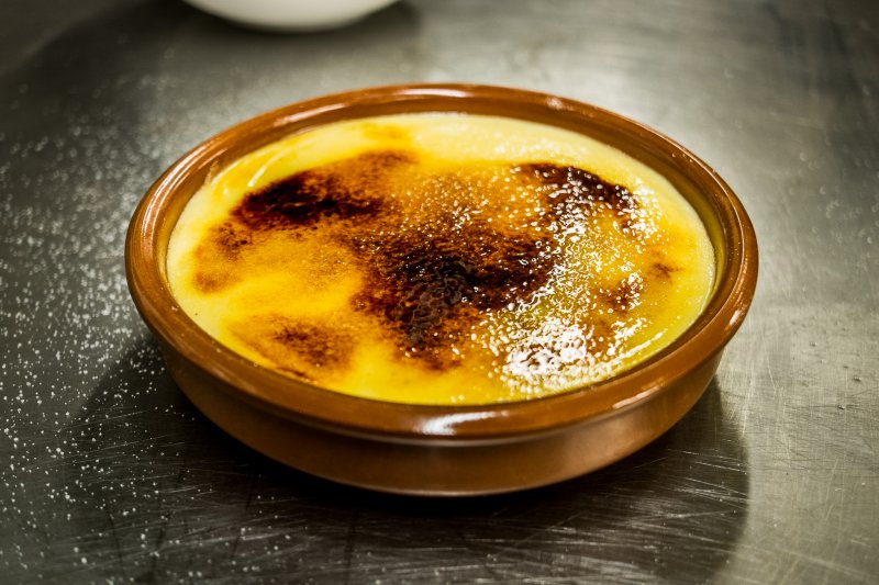 Crema catalana (piatto tipico della cucina catalana) 