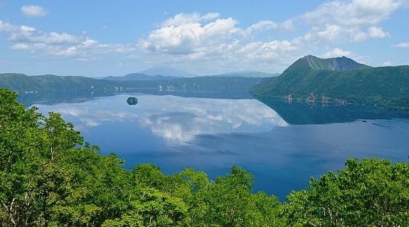 Lago Mashu, nel Parco Nazionale di Daitsetsuzan, Hokkaido