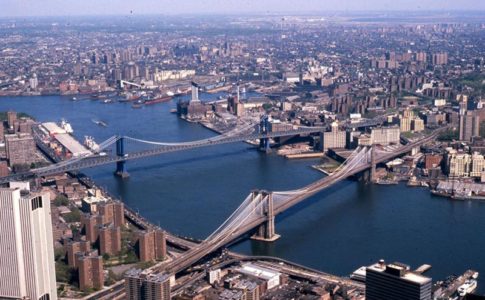 New York, caduto elicottero turistico nelle acque dell'East River: 5 morti