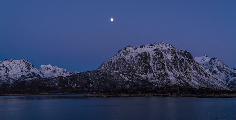 I fiordi norvegesi ripuliti dai rifiuti grazie a droni sottomarini