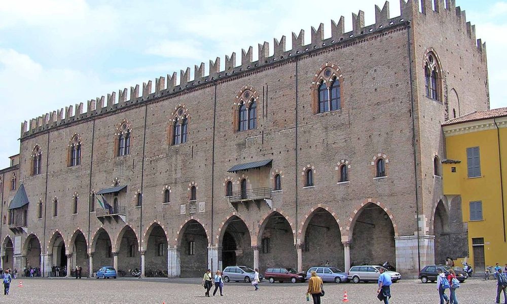 Mantova, Palazzo Ducale chiuso a Pasquetta: rabbia dei turisti