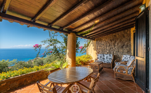 Estay: in Sardegna la startup di property management. Immobile con vista mare da veranda. Via Estay.