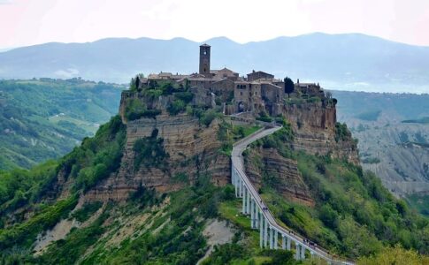 Civita di Bagnoregio in Tuscia LAziale: candidata Patrimonio Unesco. Via Wikimedia Commons.