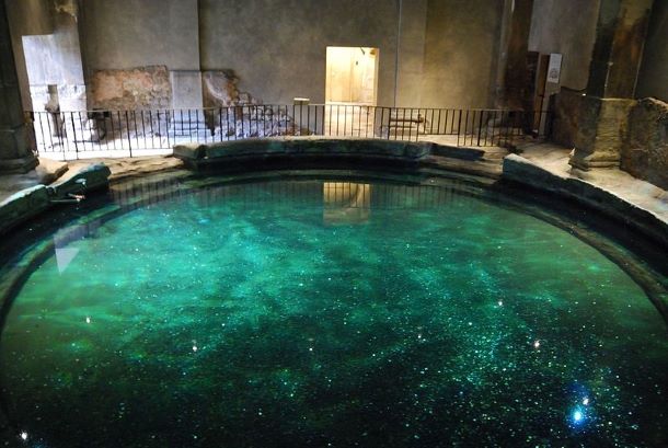 Archeologia Gran Bretagna. Termie di Bath, vasca interna. Via Wikimedia Commons.