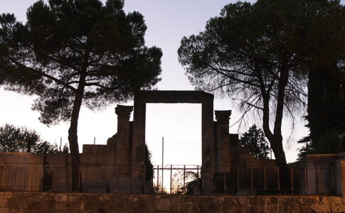 Archeoclub Press Tour: Acropoli di Ferentino, sito di archeologia al tramonto. Via Wikimedia Commons.