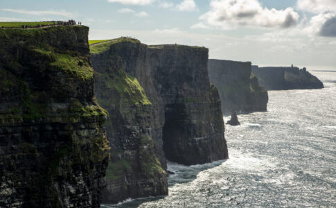 Cliffs of Mother in irlanda. Via Tourism Ireland.