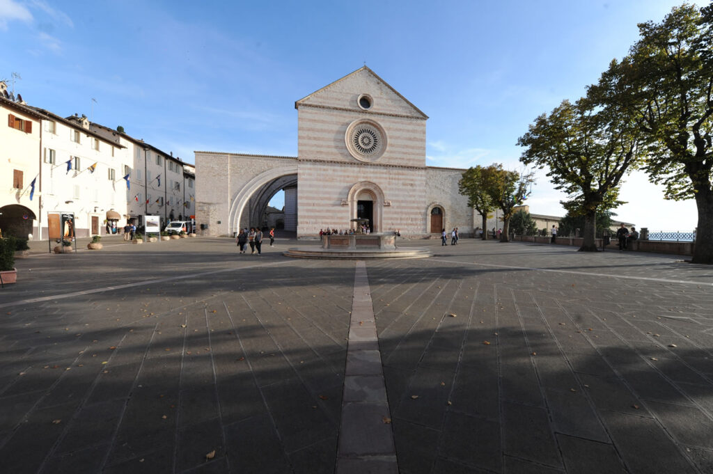 Basilica di Santa Chiara ad Assisi, ph. Bernardino Sperandio. Via Umbria Tourism.