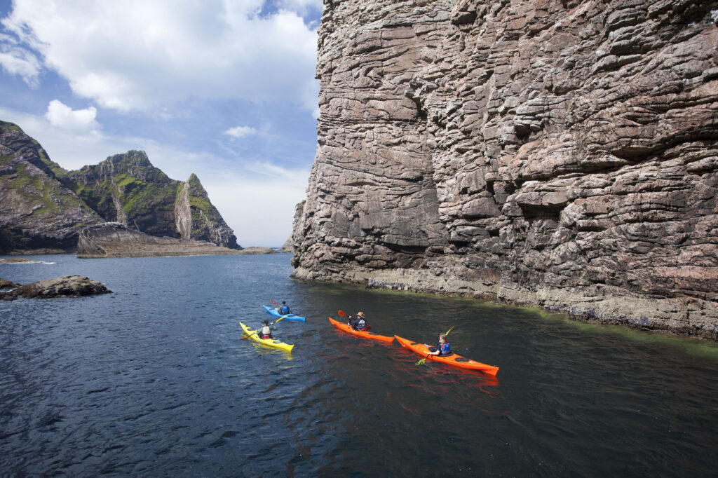 Kayak a Mayo, Irlanda. Via Tourism Ireland.