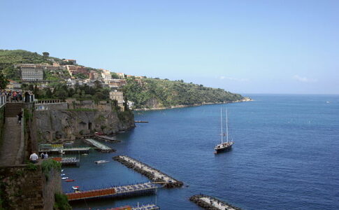 AICEO, Stati Generali del Turismo a Sorrento. Via Wikimedia Commons.